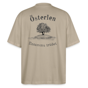 Sand färgad T-shirt med det ensamma trädet på Österlen